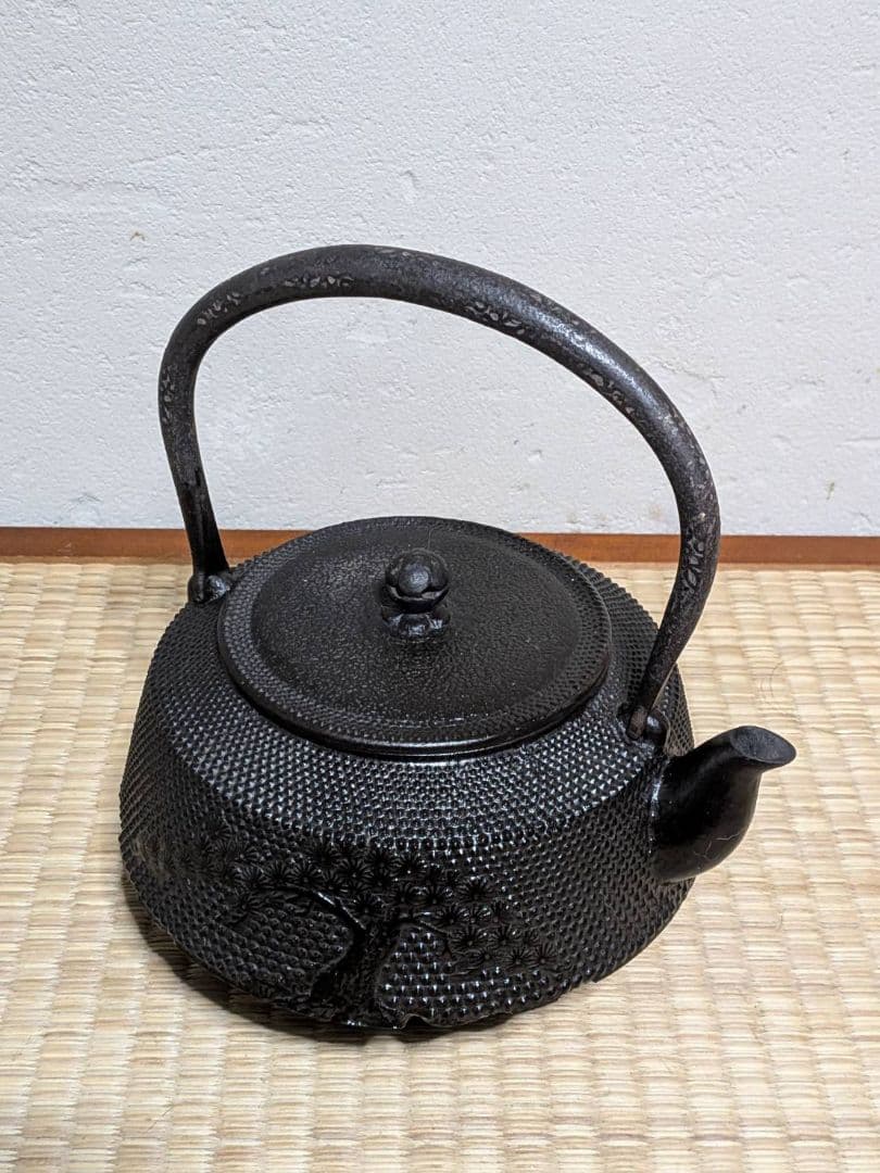 未使用 南部鉄器 南部鉄瓶 南部栄堂 松模様 記名あり 茶道具 アンティーク