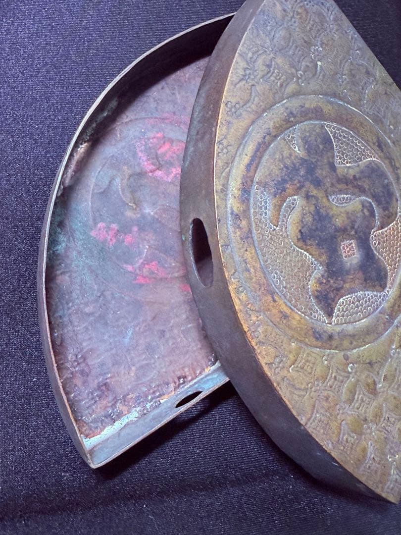 【希少】江戸期 真鍮製 仏具 宝相華文様 扇形箱（蓋・底揃い組）梵字装飾 古道具