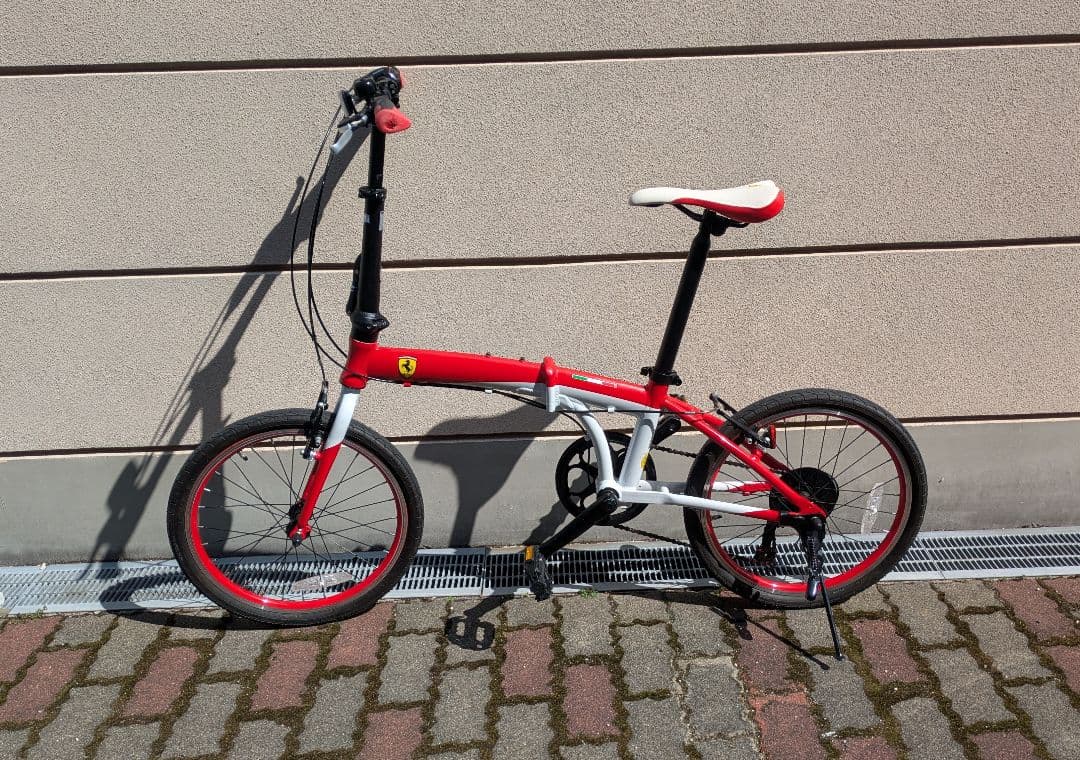 【富裕層向けジョーク】フェラーリ Ferrari 折りたたみ自転車 488GTB