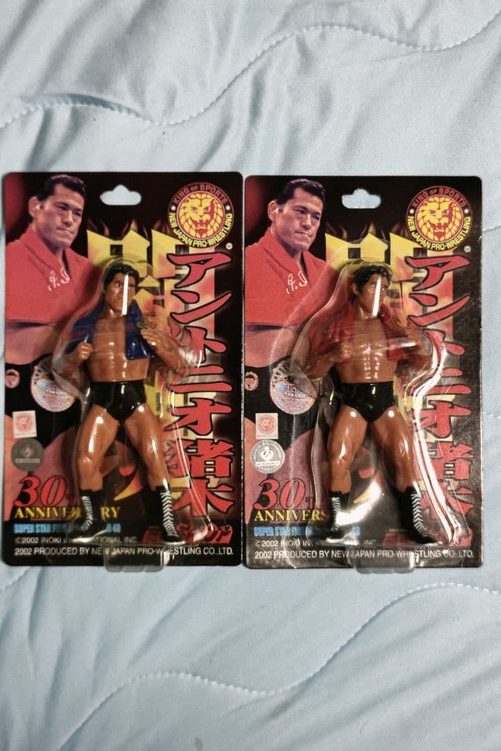 新日本プロレス　アントニオ猪木フィギュア　青タオル　赤タオル　バージョンセット