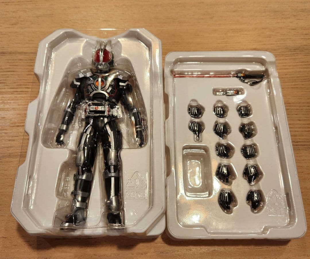 S.H.Figuarts 仮面ライダーファイズ アクセルフォーム スカイ