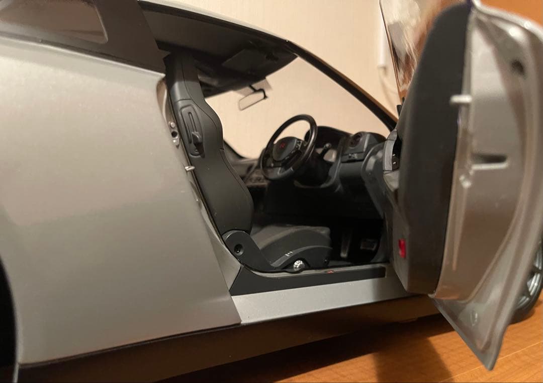 Nissan R35 GT-R シルバー 1/8スケール　デアゴスティーニ