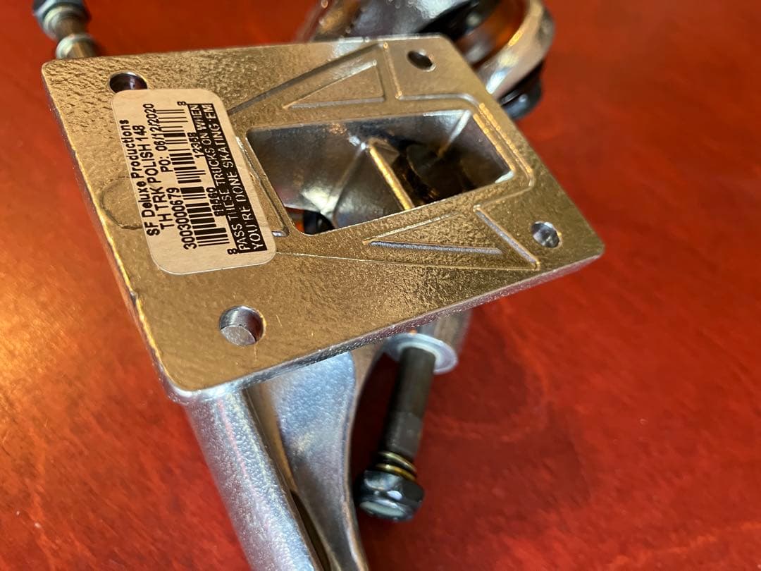 送料込 新品未使用THUNDER TRUCKS 148 HI 正規品本物です