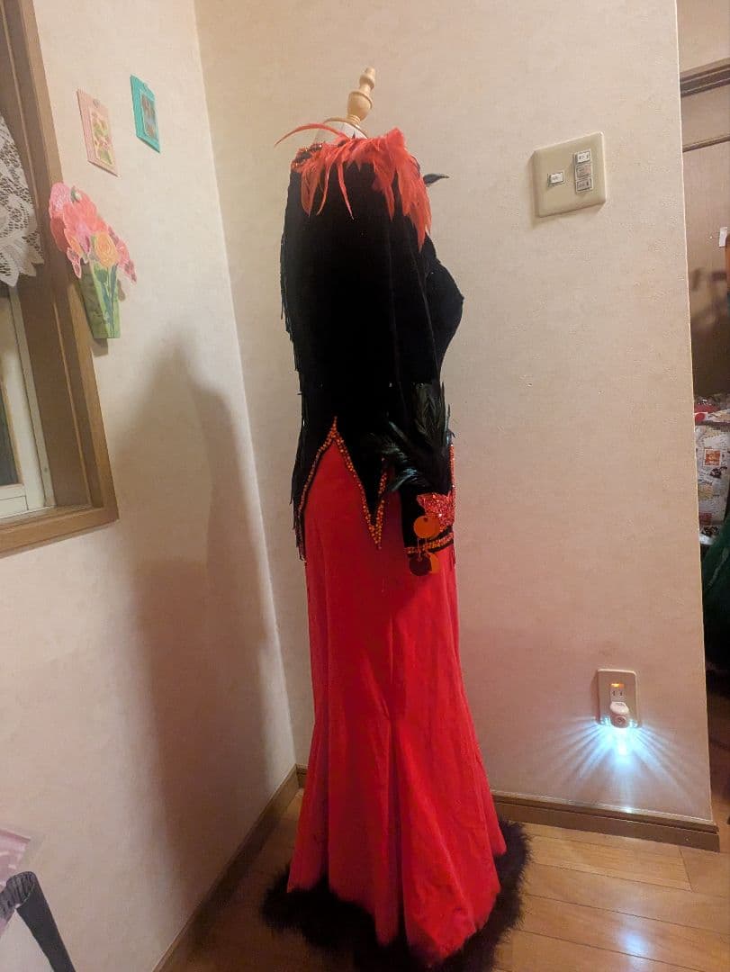 社交ダンスドレス 黒と赤 花の装飾スタンダードドレス