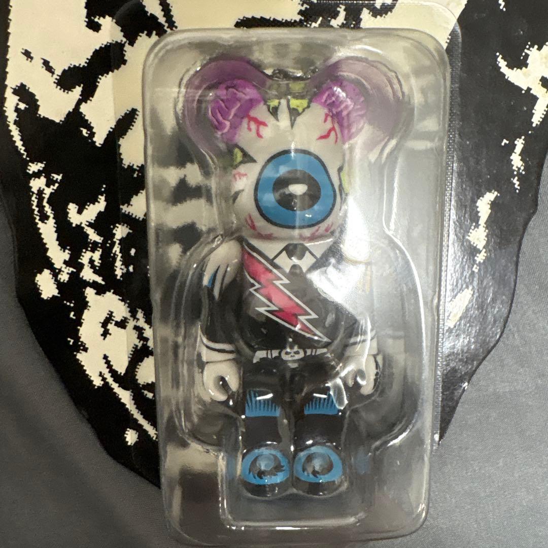 【希少】 ベアブリック　100% MISHKA colorバージョン