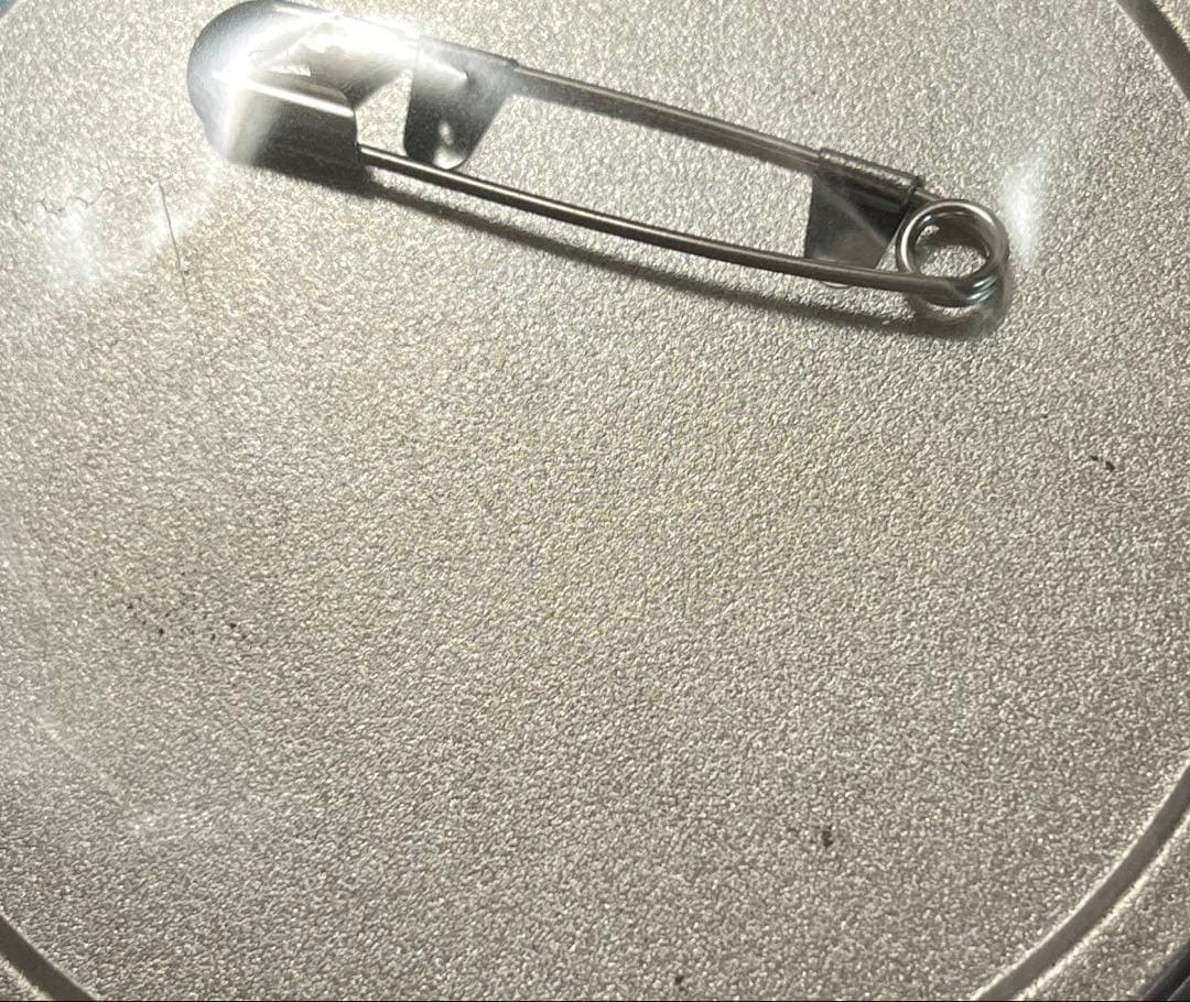 カリスマ 本橋依央利 缶バ SB