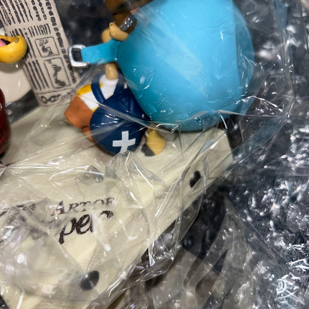 チョッパーの足が折れてます。