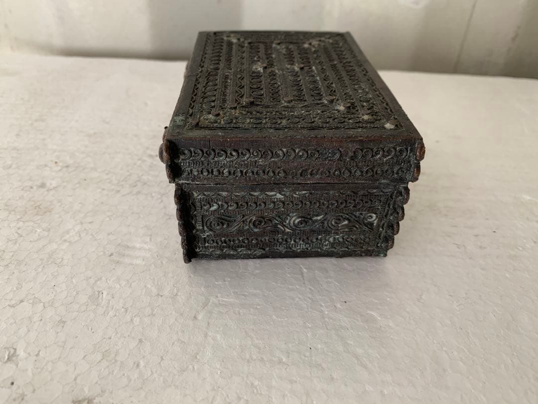 古銅製 細密文 宝箱 置物 小物入れ