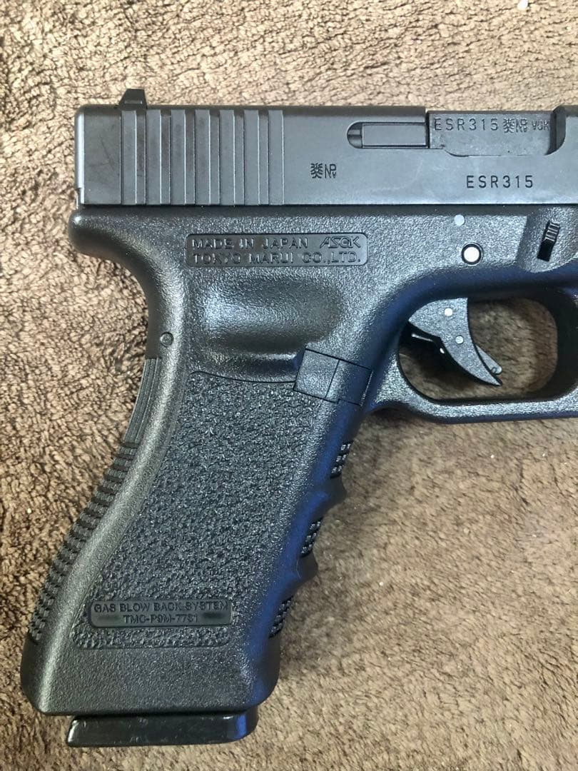 東京マルイ　ガスブローバックハンドガン　グロック18C マガジン4本付き　中古