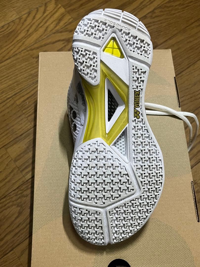 ☆新品同様 ヨネックス バドミントンシューズ SHBELZ3M 23cm☆