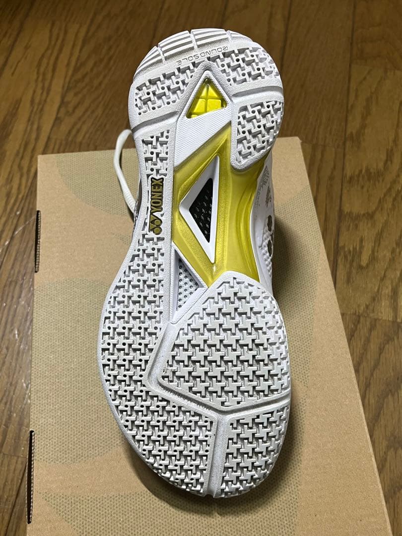 ☆新品同様 ヨネックス バドミントンシューズ SHBELZ3M 23cm☆