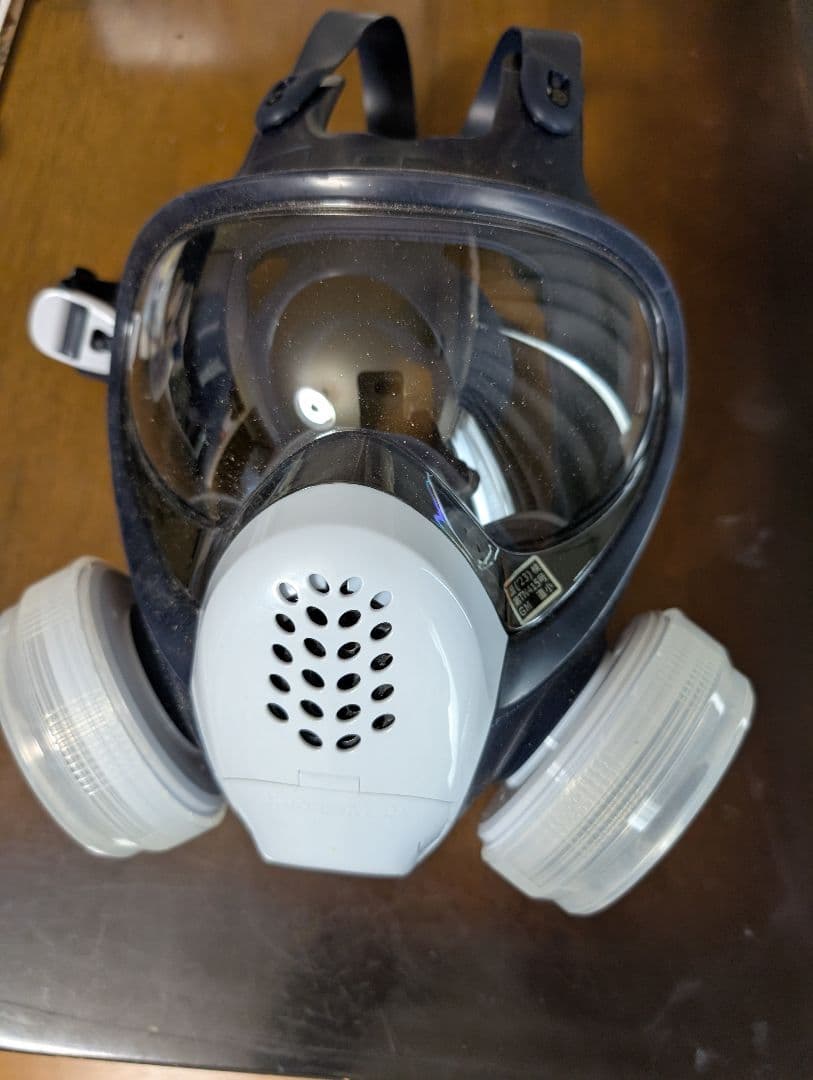 調整可能な重松製作所ガスマスク黒/白　サイズМ　フィルター2個お付けします。