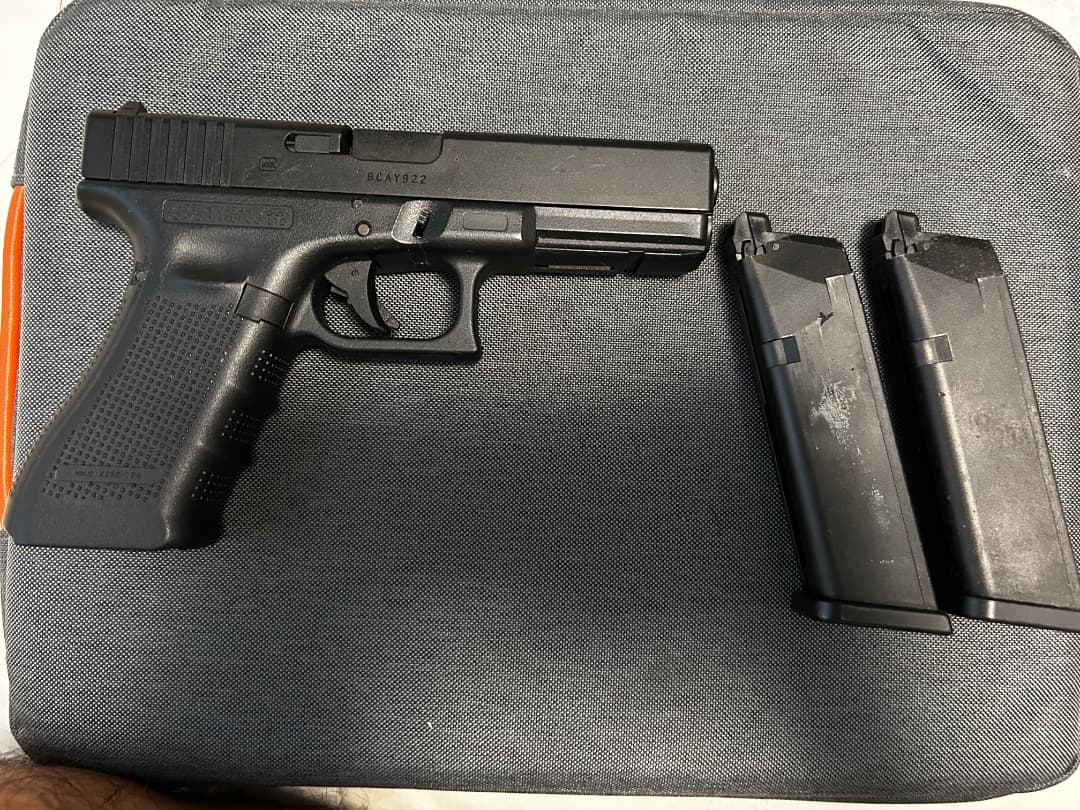 東京マルイ　Glock 17 gen 4 ガス 2マガジン付き