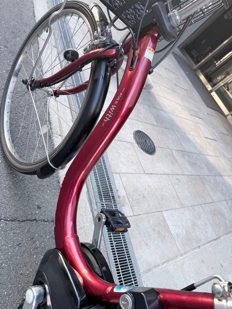 大阪府　ヤマハ　 電動アシスト自転車 赤 前カゴ付き