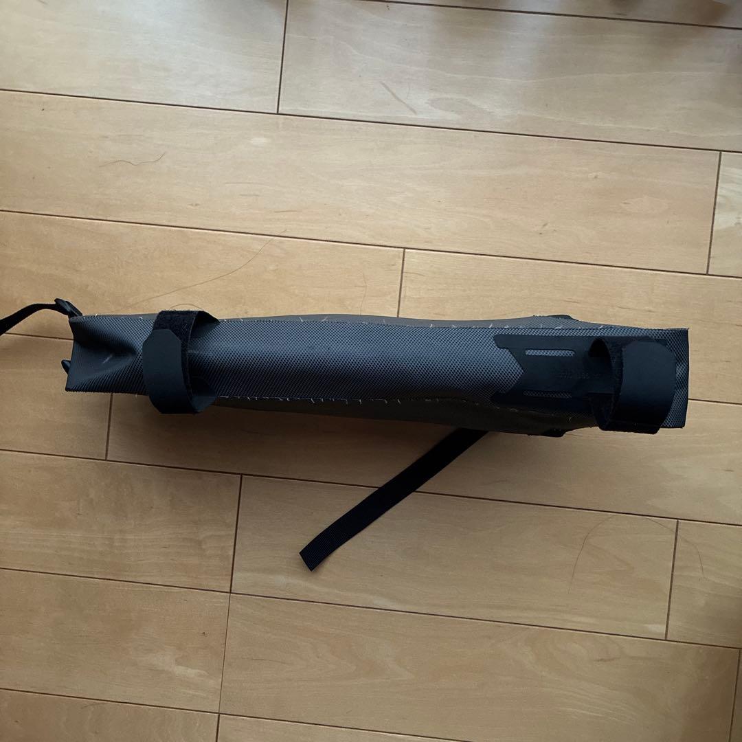 アピデュラ/Apidura フレームバッグ スモール 3l