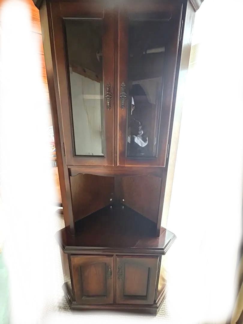 カリモク　コロニアル美品　コーナーキャビネット　【残り1週間程度で販売中止】