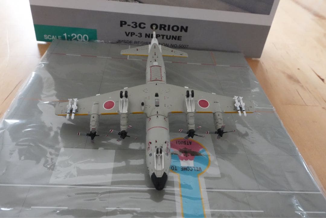 全日空商事 1/200 海上自衛隊　P-3C エプロンプレート付き