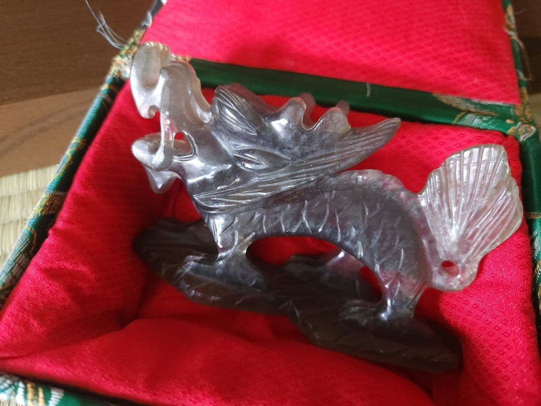 中国　天然石 晶石　龍 ？　置物　箱入り　ヴィンテージ