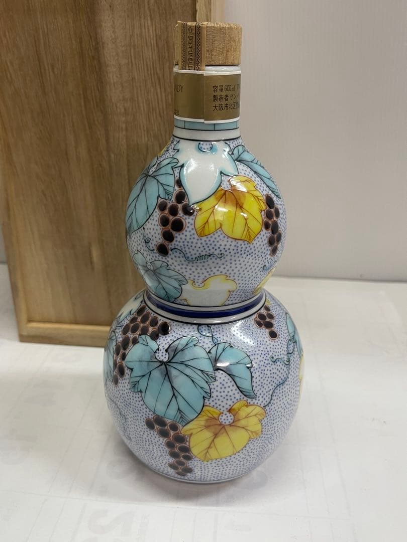 未開栓 SUNTORY サントリー ブランデー 九谷焼 千成型葡萄文 25