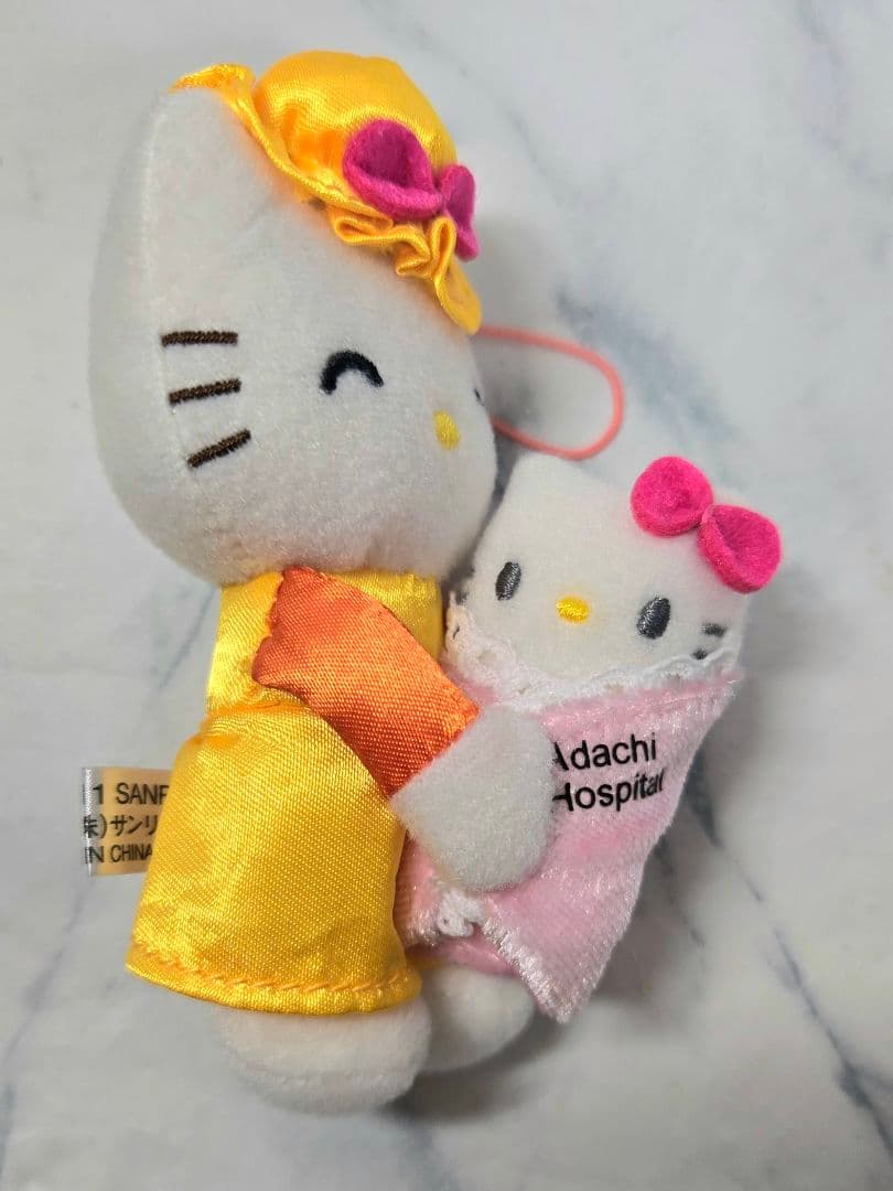 足立病院　キティちゃん　マスコット