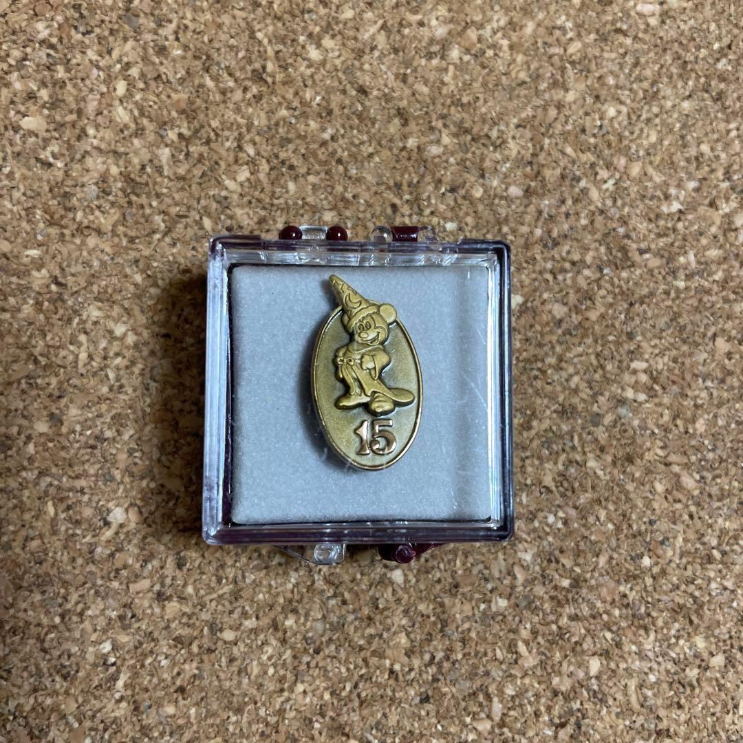 ディズニー キャスト限定 ピンバッジ 勤続 15年 非売品 新品 未使用 レア