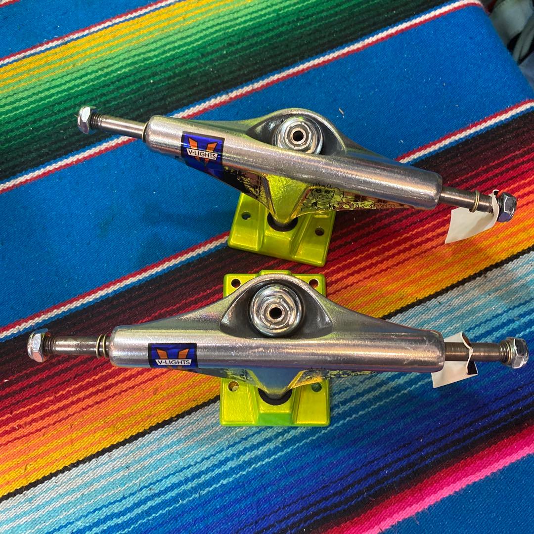 Venture スケートボード トラック シルバー/イエロー5.2HI