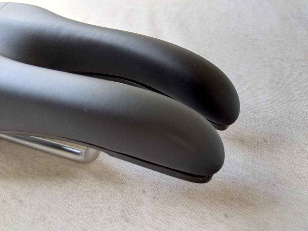 ISM PN 3.1 サドル 40 ブラック