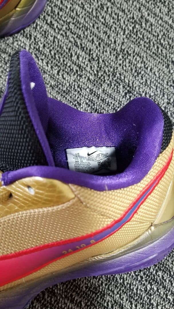 シューズ(男性用) Kobe5 UNDEFEATED