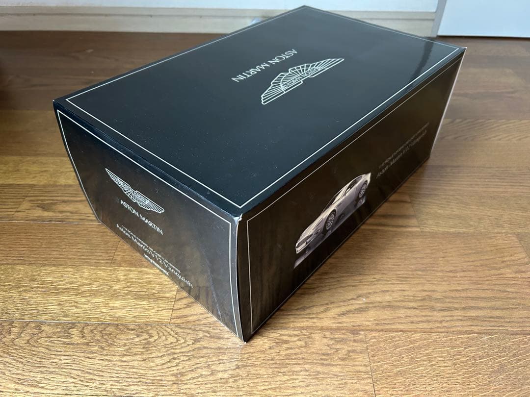 京商 Aston Martin V12 Vanquish 1/12　未使用品