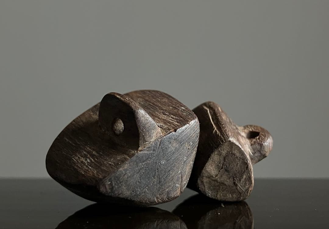 【小さい木彫古顔２つ 約2㎝ 根付け ボタン】骨董ファッションデザイン民族古着