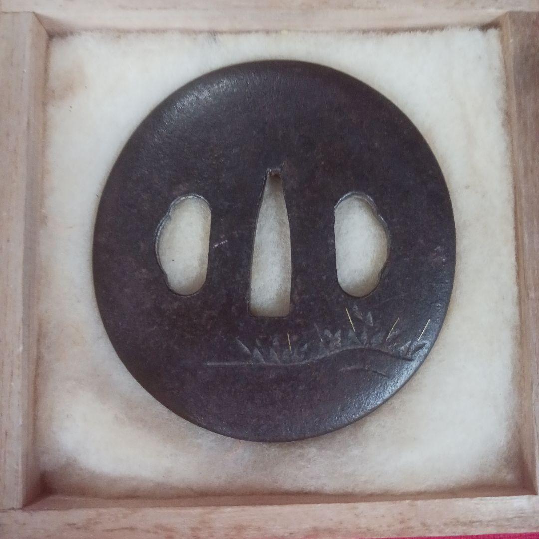 鍔　刀鍔　鉄地　当時物　木箱付き