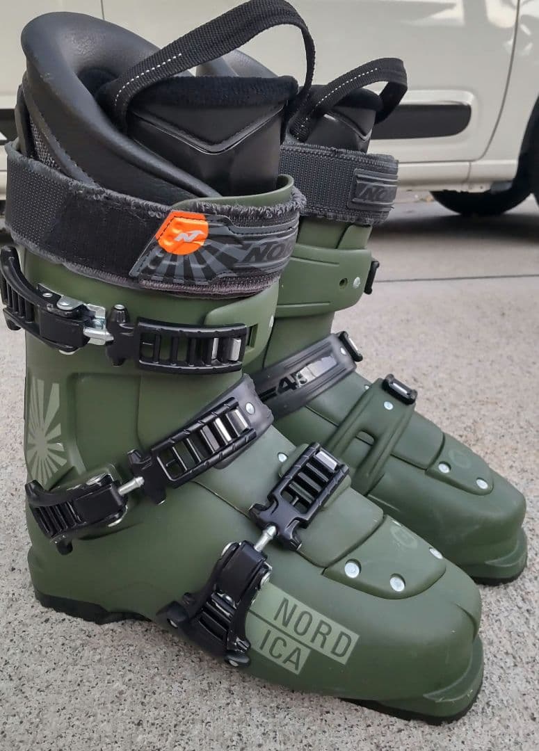 ノルディカ　エースツースター　フリースキー