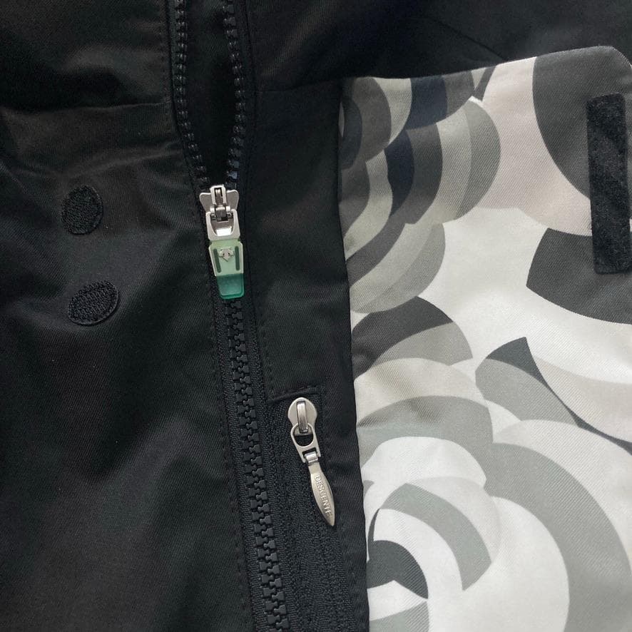 【高機能】デサント　レディース スキーウェア 上下セット L 花柄 ヒートナビ