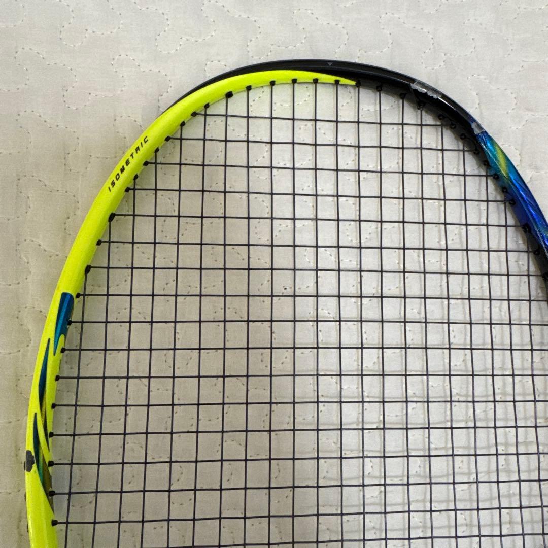バドミントンラケット ブラック/イエロー　ヨネックス　アストロクス77