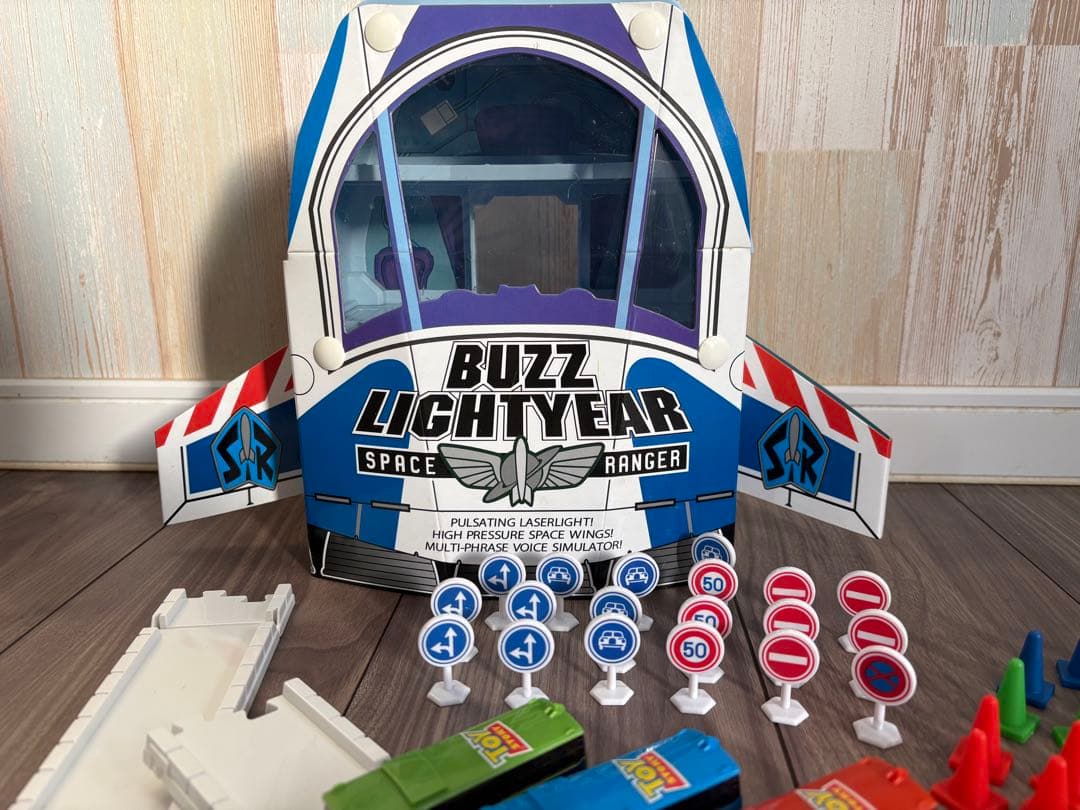 ◇トイストーリー ドリームトミカ＊バズ宇宙船ケース＆ミニカーセット おまけ付◇