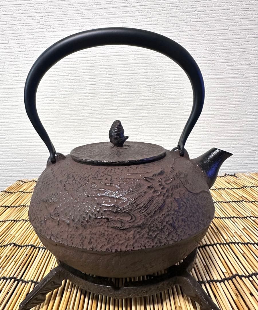 未使用品、供箱、栞、取説付　南部特製銘 １２型 龍文様　南部鉄瓶　南部鉄器