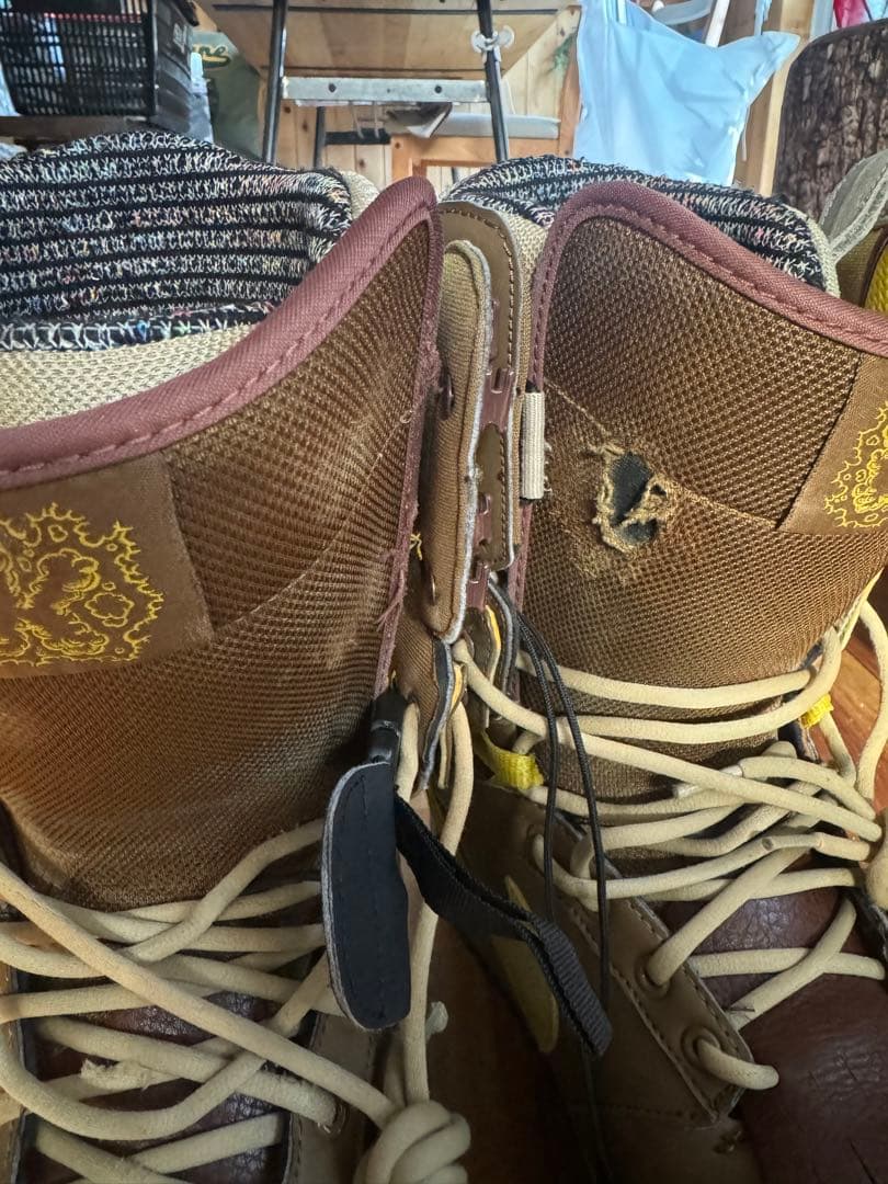 Nike スノーボードブーツ ブラウン/イエロー