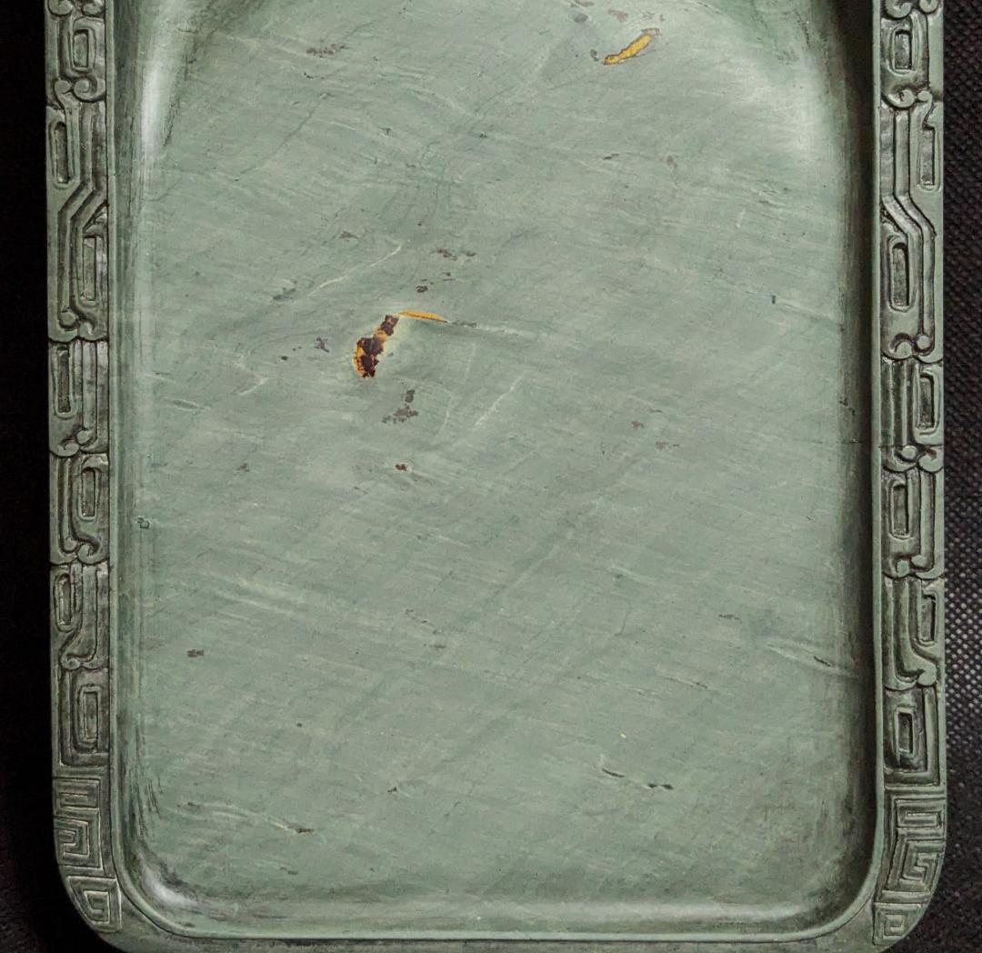 【洮河緑石の双キ龍吉祥廻文硯】◆墨流し状波紋の潤緑美石◆約八吋◆唐木共箱◆希少硯