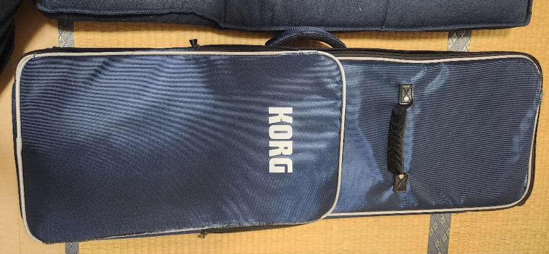 KORG KROSS2-61 SCホワイトシンセサイザー 本体と専用ケース