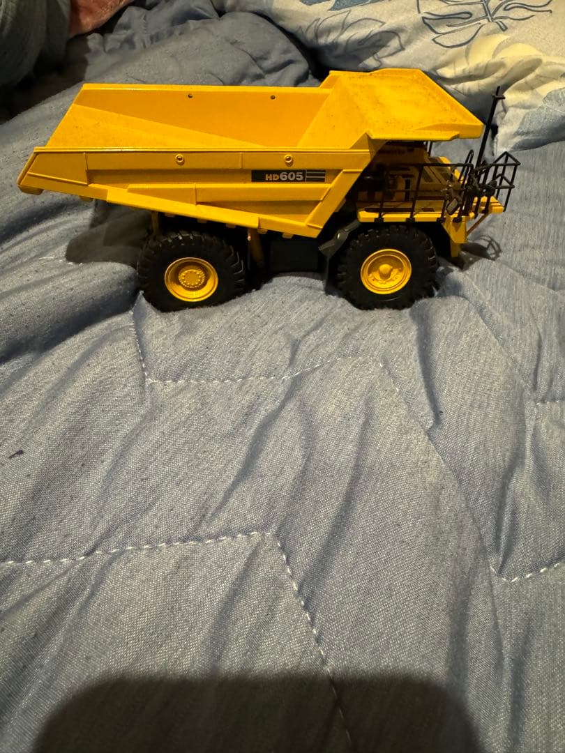 ミニカー KOMATSU HD605