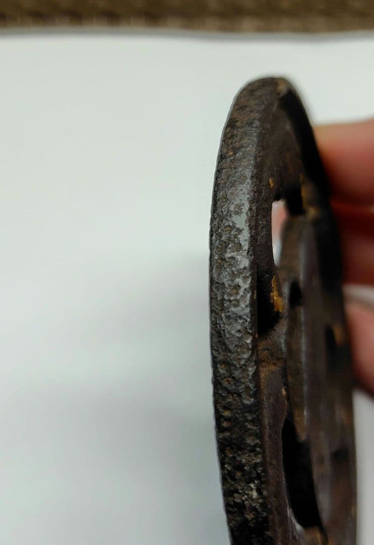 鉄製 鍔 二羽の鳥 金色装飾付き