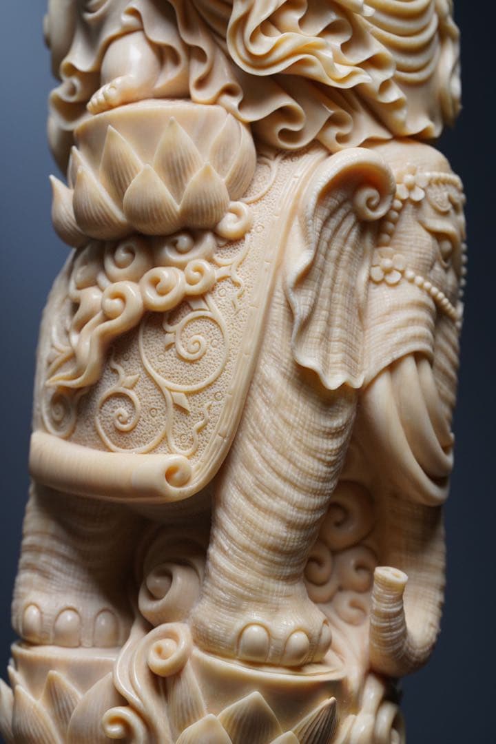 天然マンモス牙美しい手作り彫刻普賢菩薩 置物
