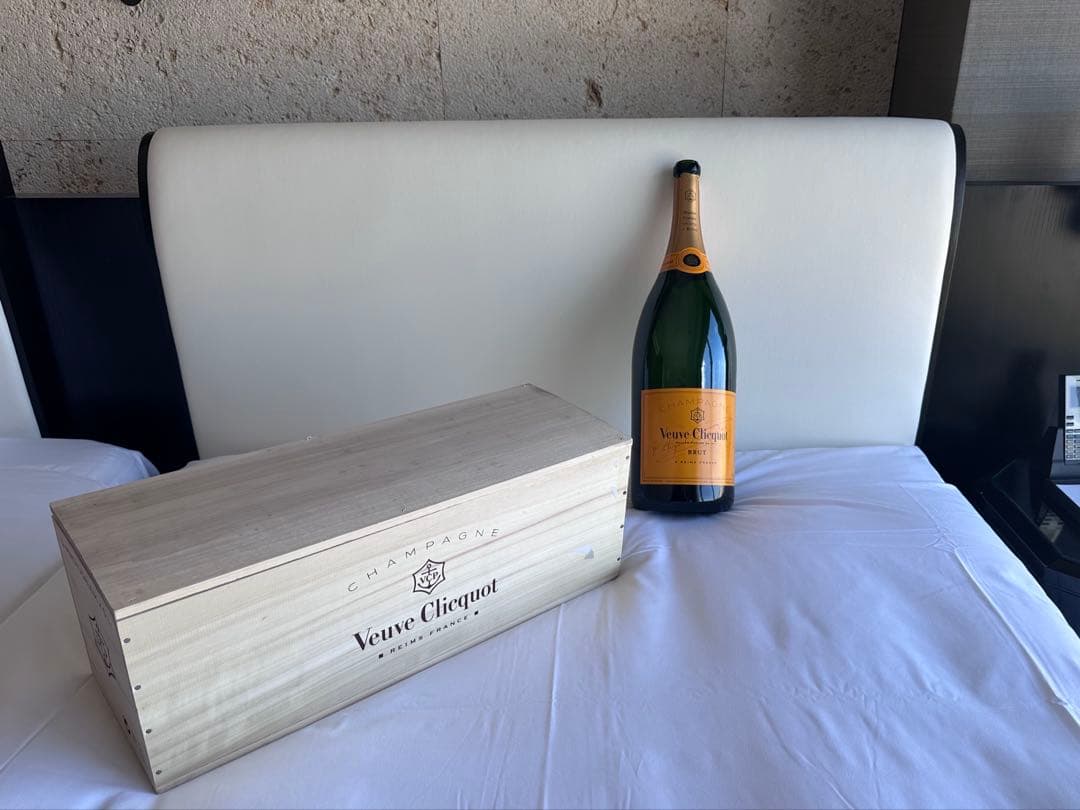 ヴーヴクリコ マチュサレム 6リットル 木箱付き(マグナムの4倍の大きさ)