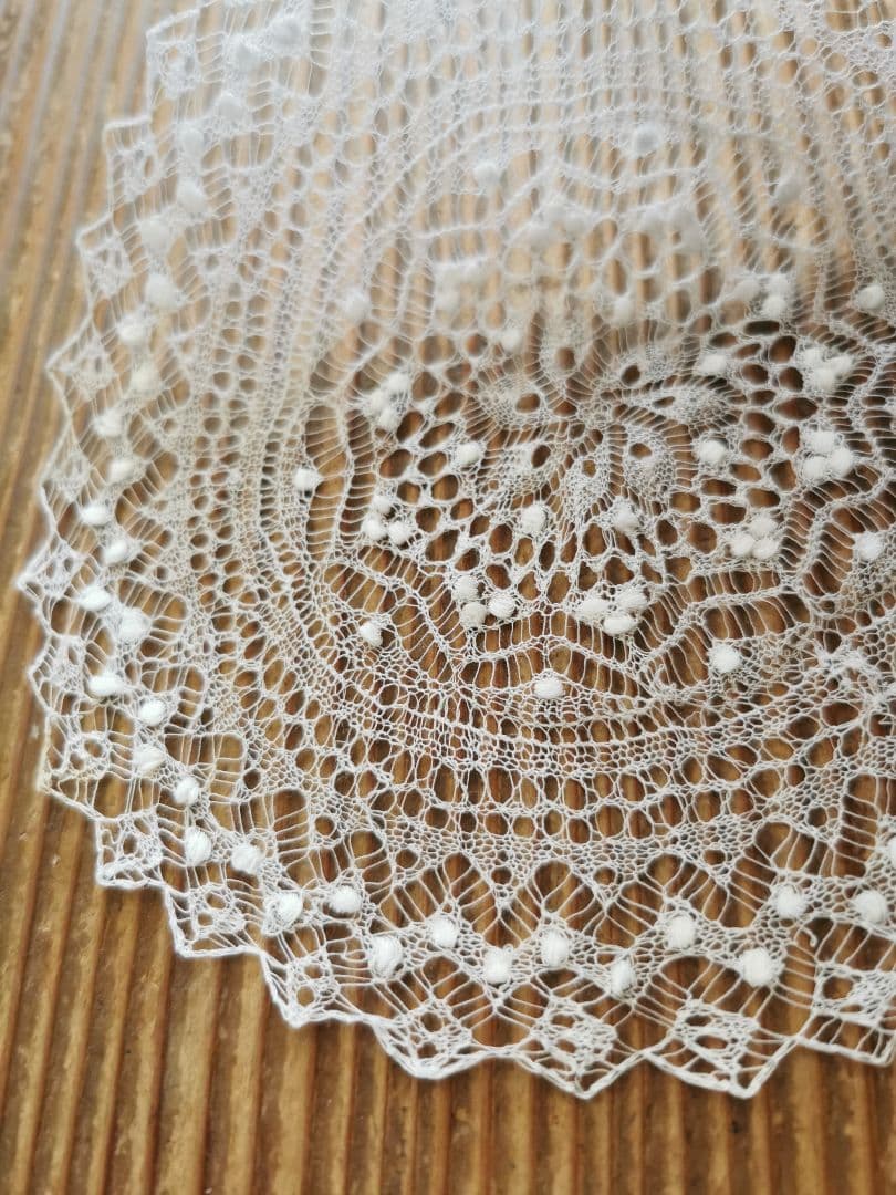 アンティーク ポルトガル レアなアゾレスレース極細糸ドイリー ふわふわの淡雪