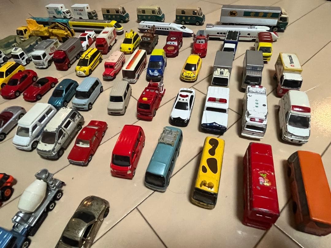 トミカセット 多色 車両 ヤマト運輸 ポケモン 郵便局 等 非売品多数含む