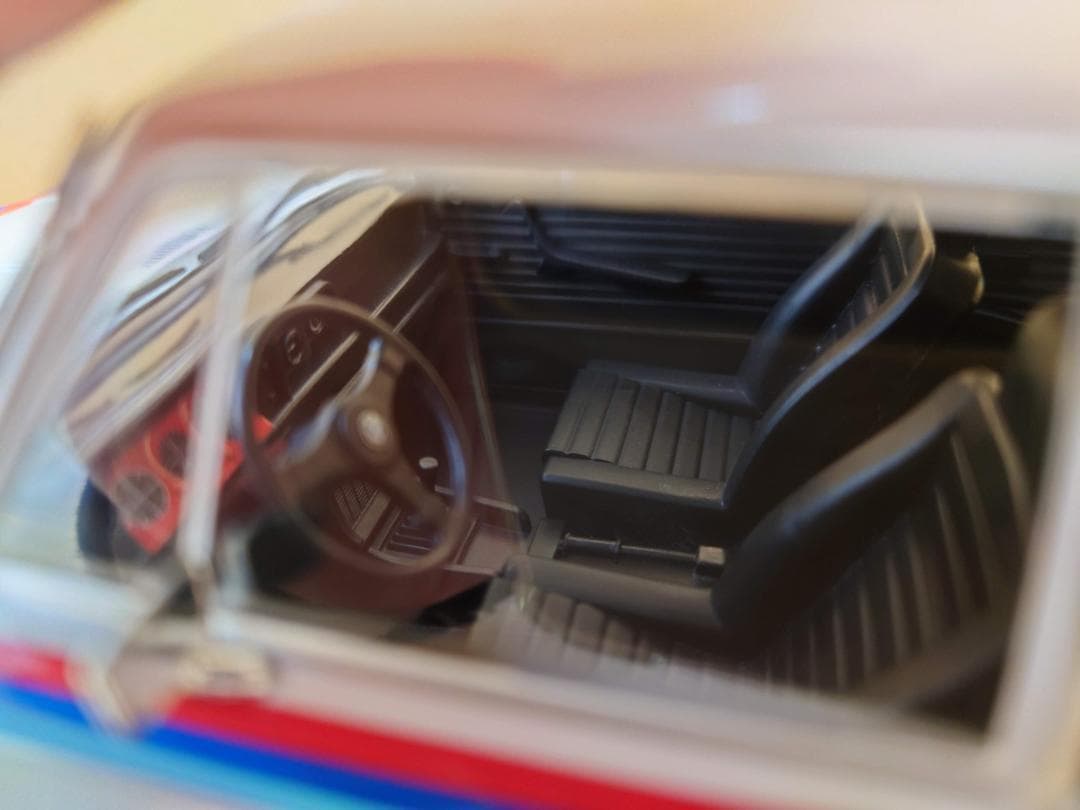 1/18  2002ターボ ホワイト 1973 MCG製 ダイキャスト製