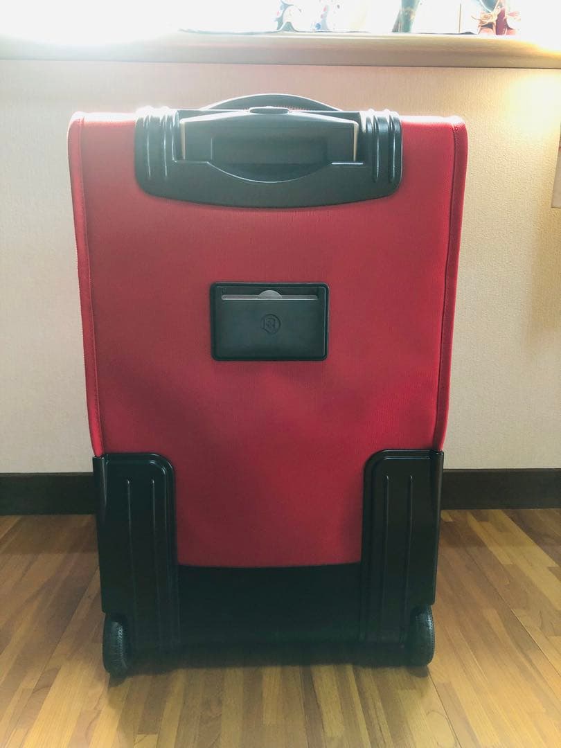 VICTORINOX　ヴィクトリノックス　キャリーカート スーツケース　赤色
