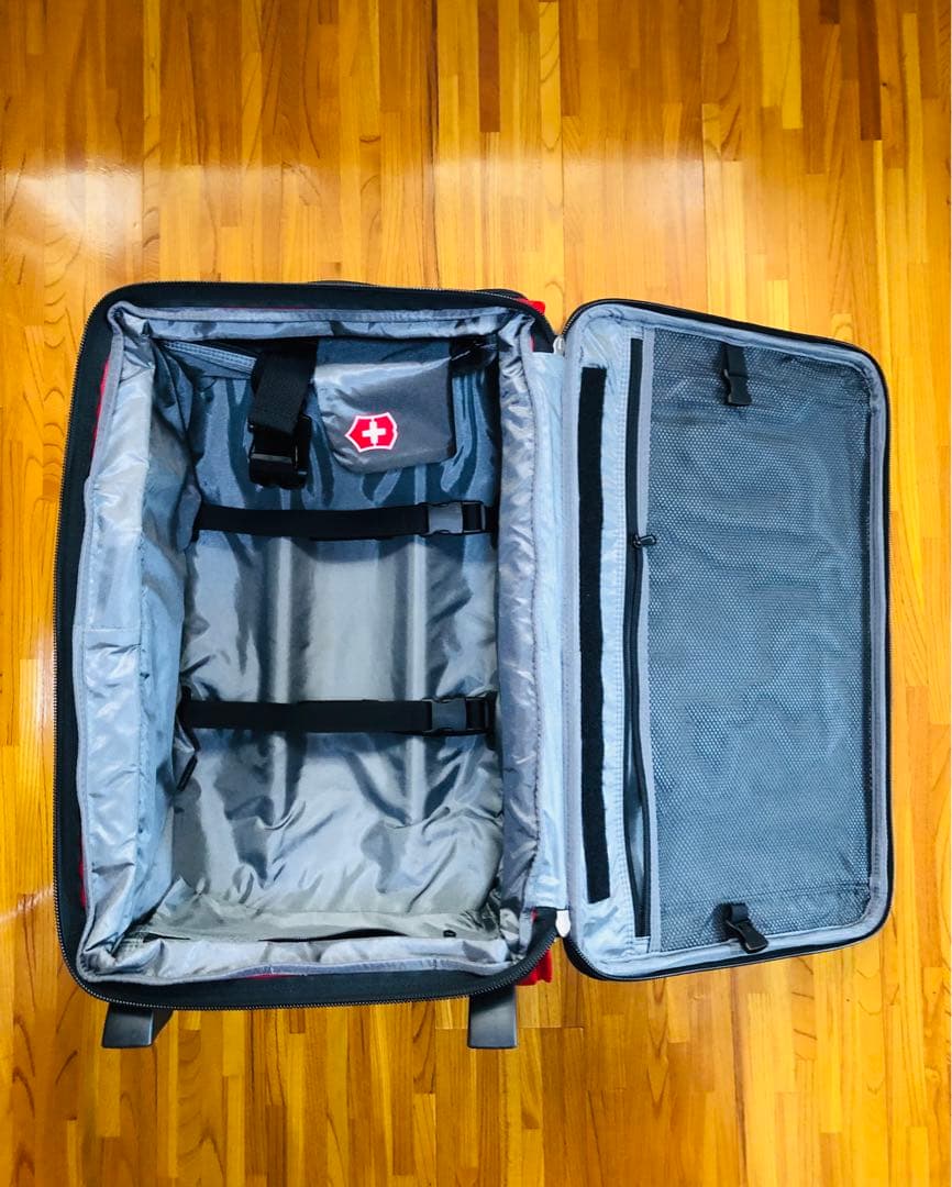 VICTORINOX　ヴィクトリノックス　キャリーカート スーツケース　赤色
