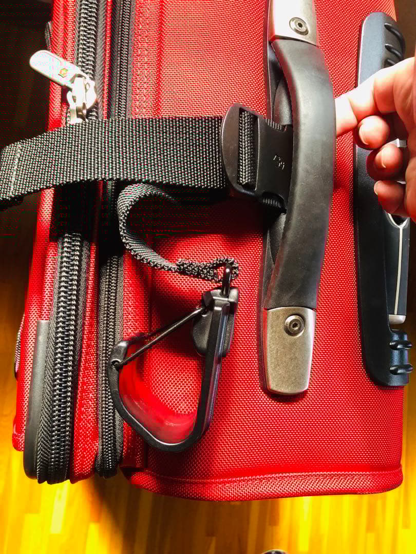 VICTORINOX　ヴィクトリノックス　キャリーカート スーツケース　赤色