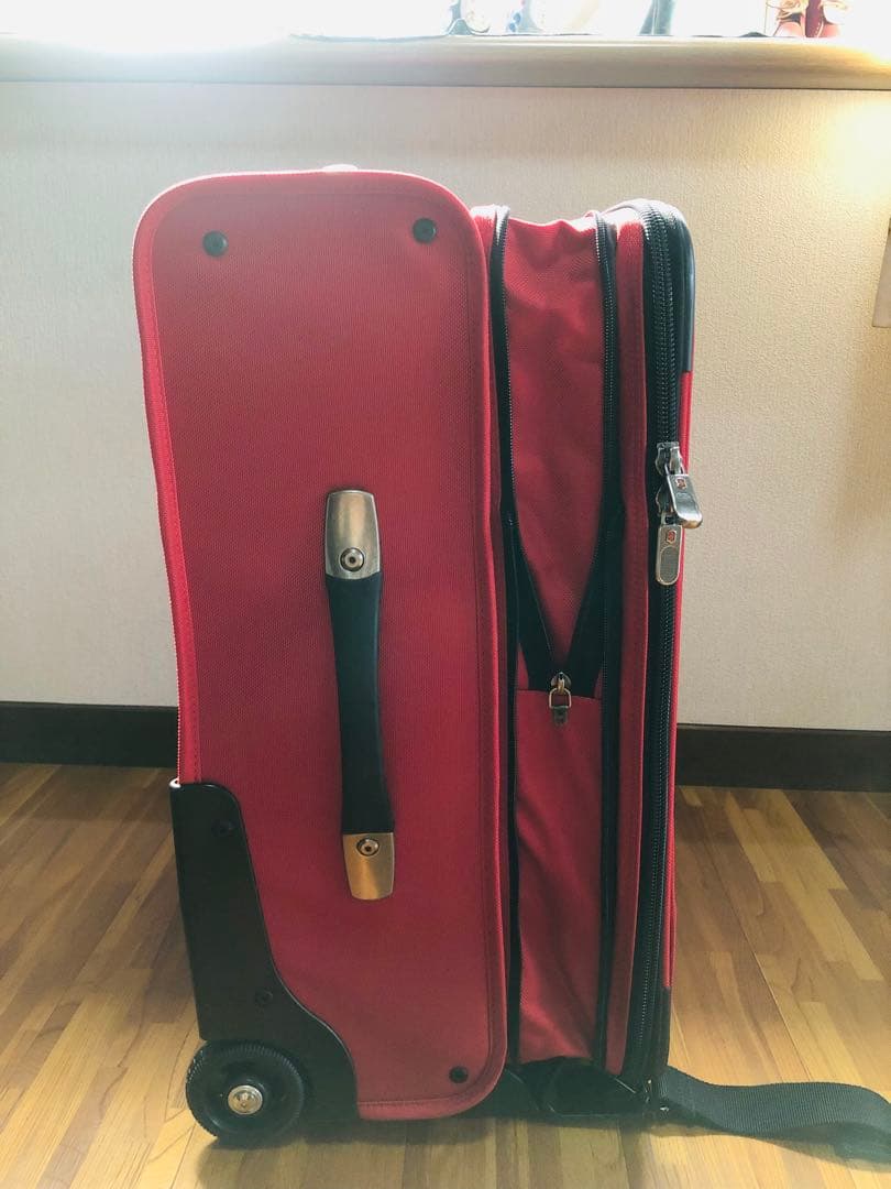 VICTORINOX　ヴィクトリノックス　キャリーカート スーツケース　赤色